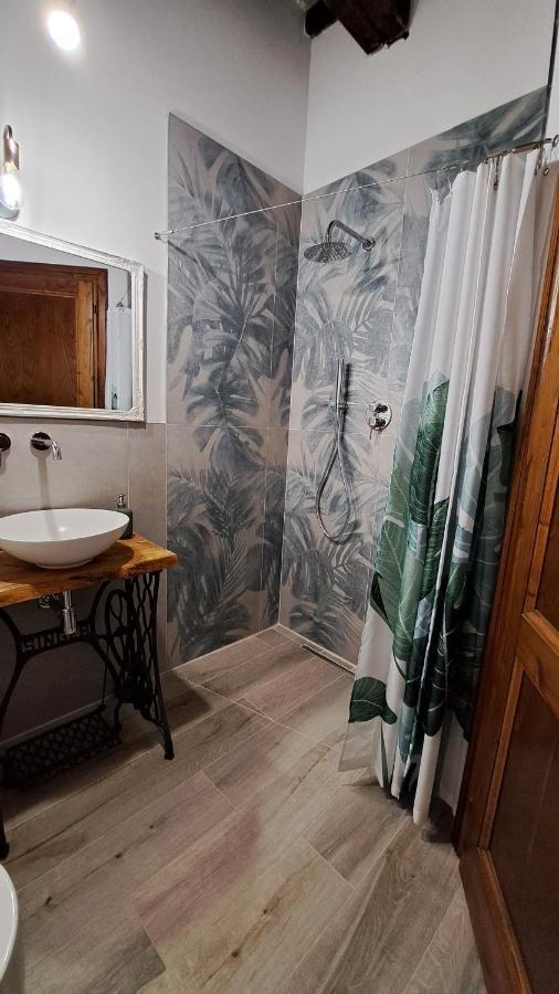 Ferienwohnung Casina Di Alice Vinci Exterior foto